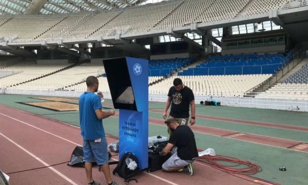 ΟΑΚΑ: Επικές στιγμές με το VAR – Το σκέπασαν με… σκηνή κάμπινγκ – Εικόνα